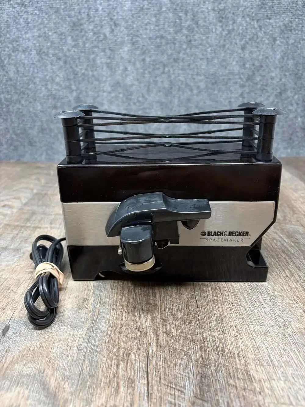 Black & Decker Home Spacemaker Can Opener - Model CO85B Under Cabinet W/ Mounts!